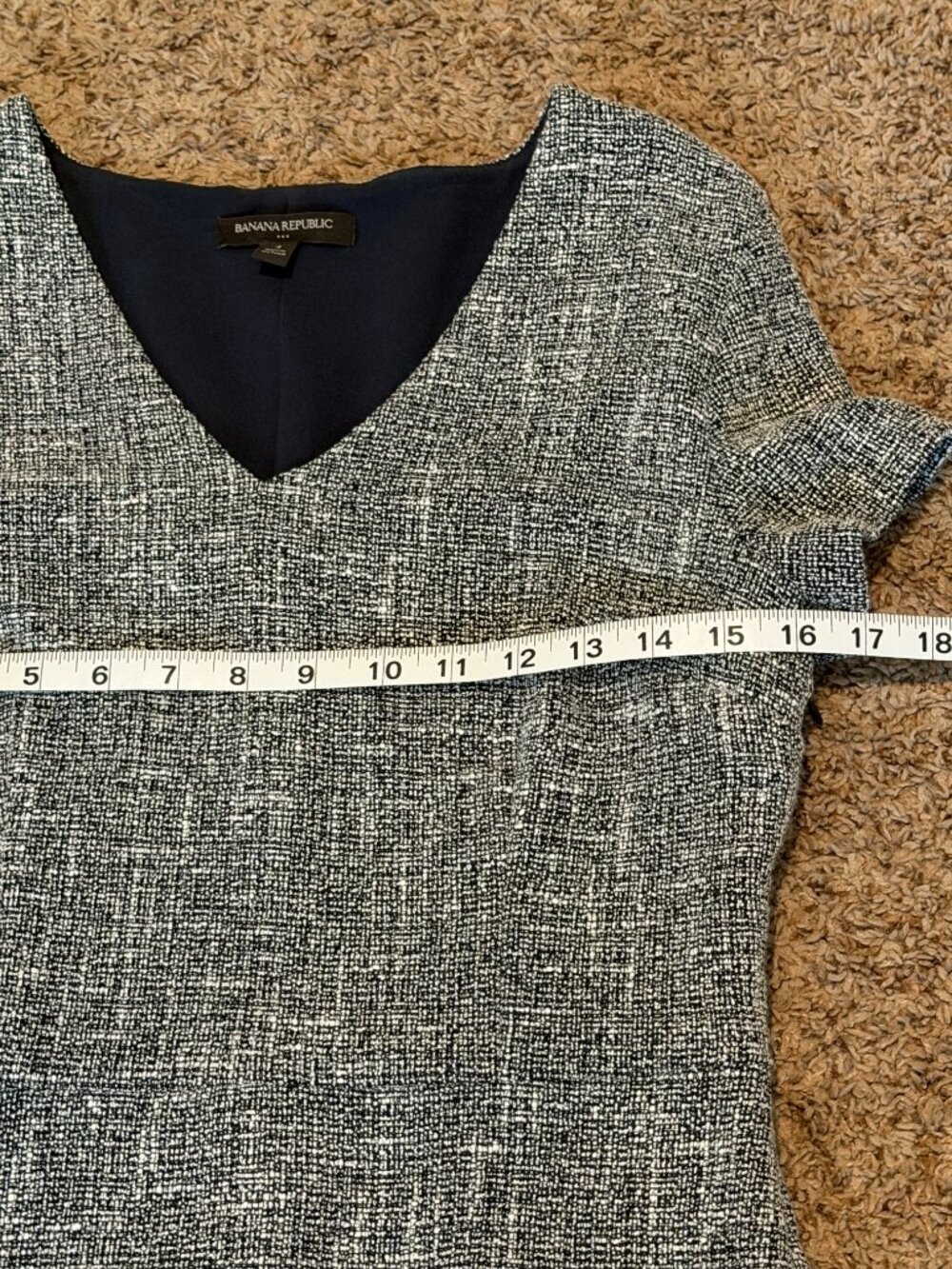 Banana Republic Gray Textured Business Casual Dress - Size 4 - Picture 10 of 11